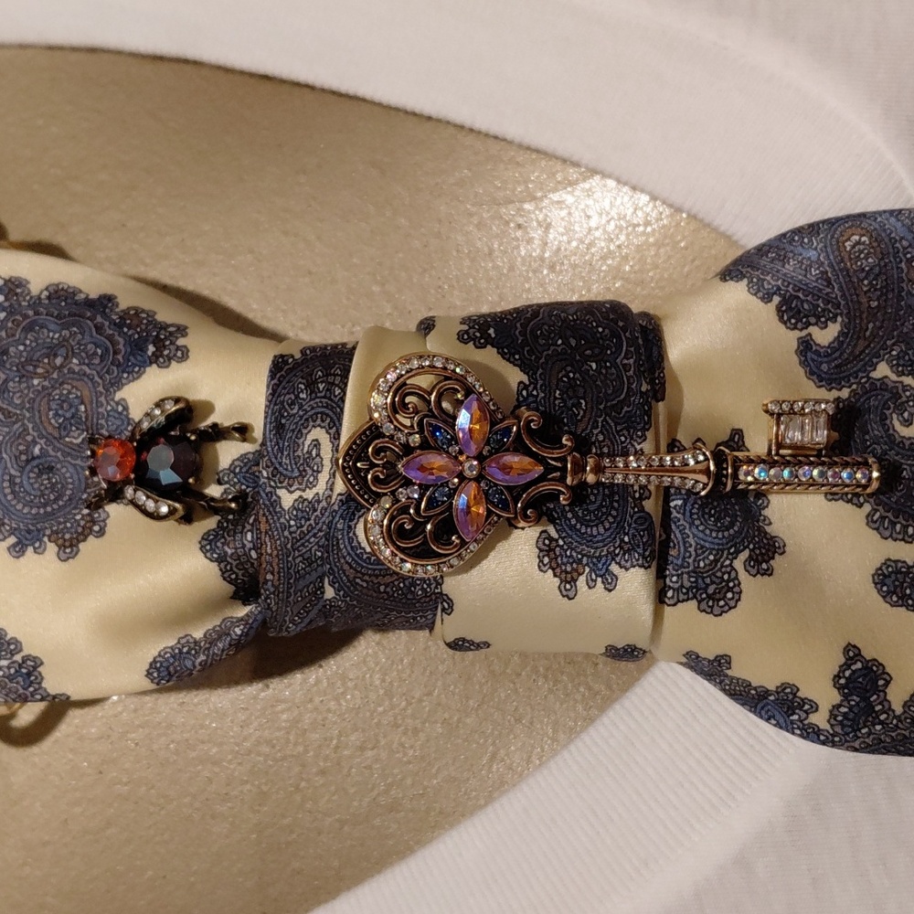 Handcrafted NeckTie Necklace With Bee Hat  Pin And Key Brooch . - Picture 3 of 6